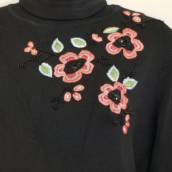 Medium Michelle Nicole beaded turtleneck sweater 220 - Picture 3 of 11